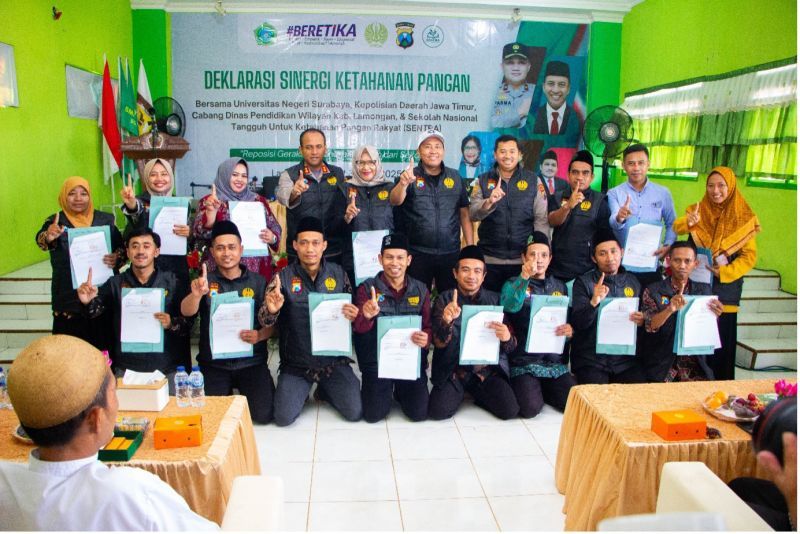 Deklarasi ‘Sinergi Ketahanan Pangan’ Unesa dan Polda Jatim bersama Cabdindik, dan perwakilan belasan sekolah di Lamongan.