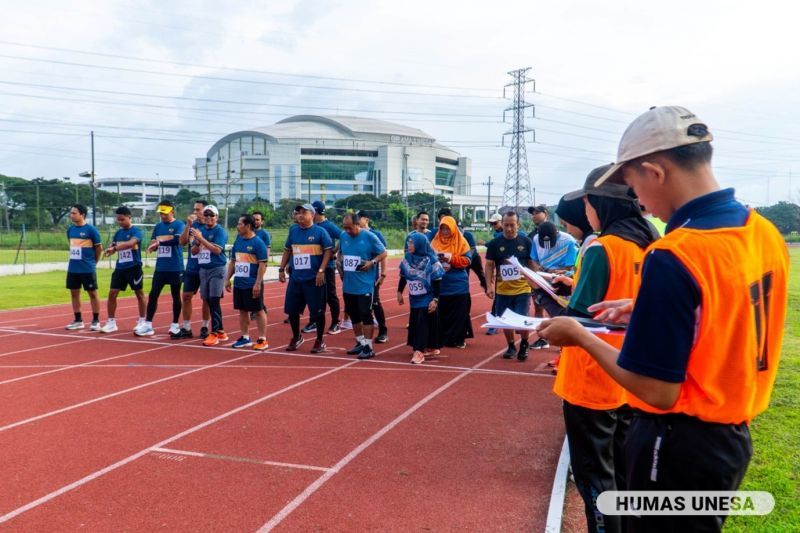 Wakil Rektor IV Unesa, Dwi Cahyo Kartiko menghadiri kegiatan yang melibatkan mahasiswa sejumlah program studi FIKK itu. Kegiatan ini merupakan komitmen untuk meningkatkan kesehatan dan kebugaran civitas.