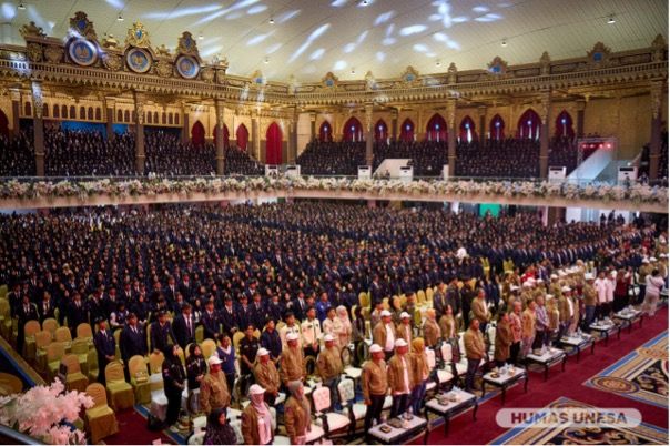 KELUARGA BESAR RUMAH PARA JUARA: Selamat datang semangat baru Unesa untuk Indonesia Emas 2045.