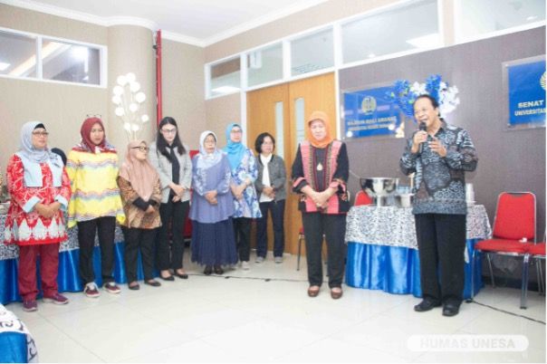 Guru besar yang memiliki peran penting di balik transformasi Unesa PTN-BH itu menyampaikan berbagai hal kepada jajaran pimpinan dan civitas, termasuk semangat kontribusinya yang terus membara.