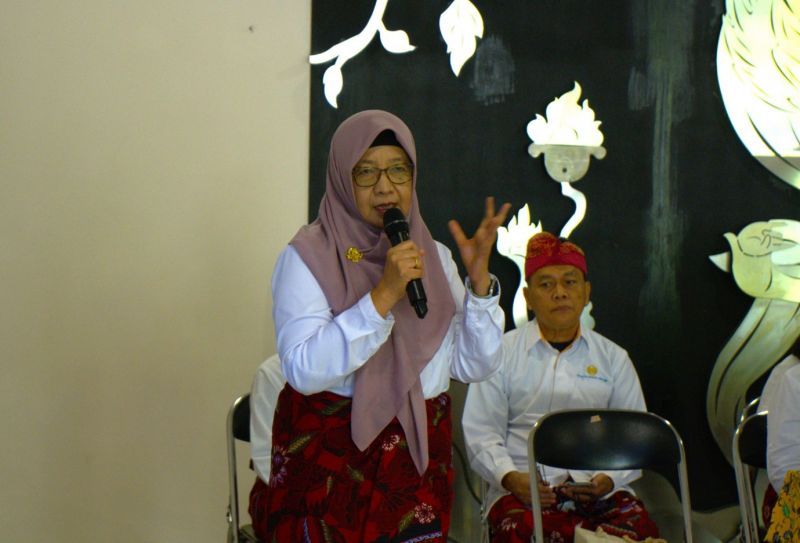 Pakar seni dan budaya Unesa, Trisakti menekankan bahwa momentum Hari Tari Sedunia ini meneguhkan gerak tari sebagai bahasa universitas untuk membangun kebersamaan lintas budaya.