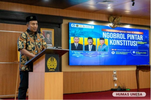 Rektor Unesa, Cak Hasan menekankan pentingnya kolaborasi ini untuk memperkuat pemahaman civitas dan masyarakat akan hak-hak konstitusionalnya.
